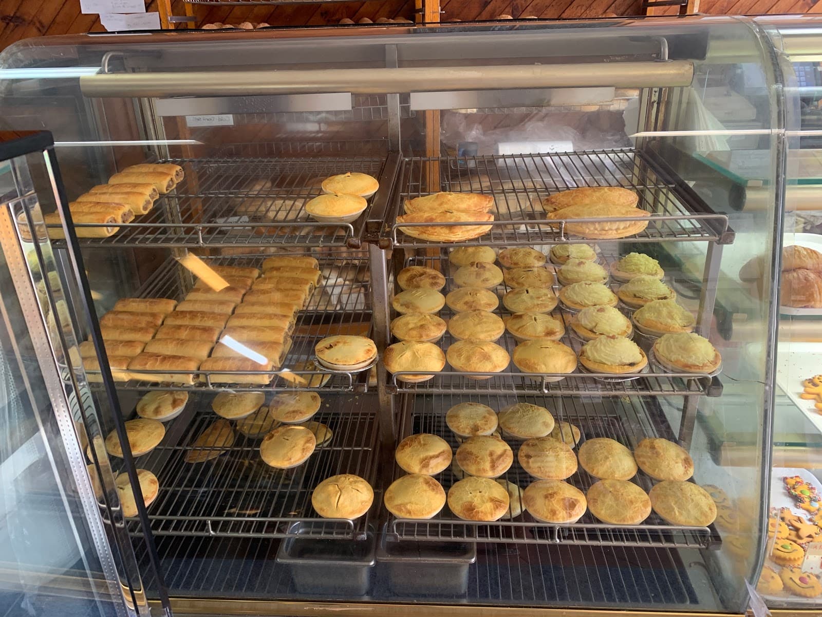 Ettalong Cake Shop