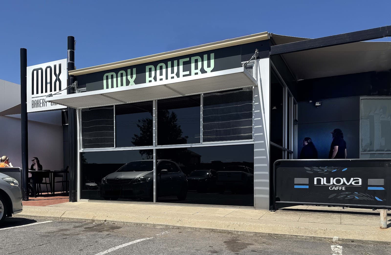 Max Bakery Cafe