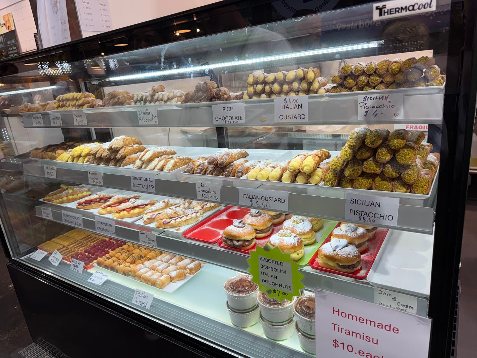 Mr Cannoli Gelato Coffee Bakery