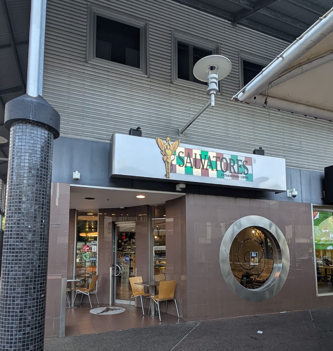 Salvatores Cafe