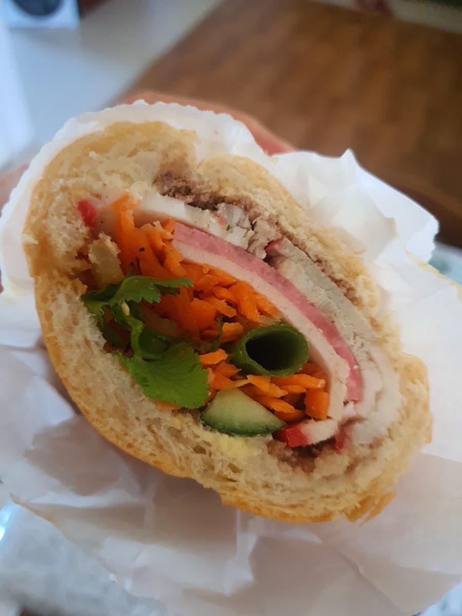 Thanh Hao Hot Bread Cakes & Pastries