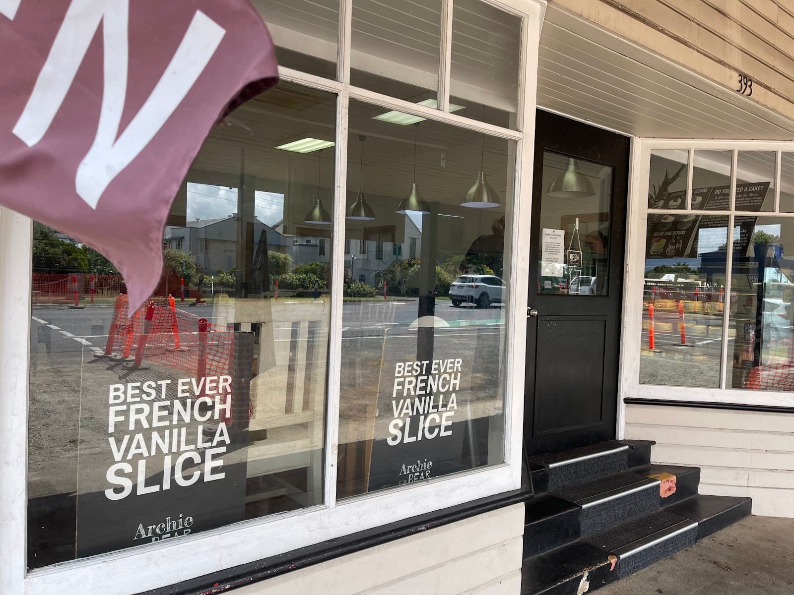 The Hungry Hummingbird Cake Shop - Cairns